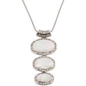 ANNIKA WITT Made In Bali Mother Of Pearl Triple Oval Necklace